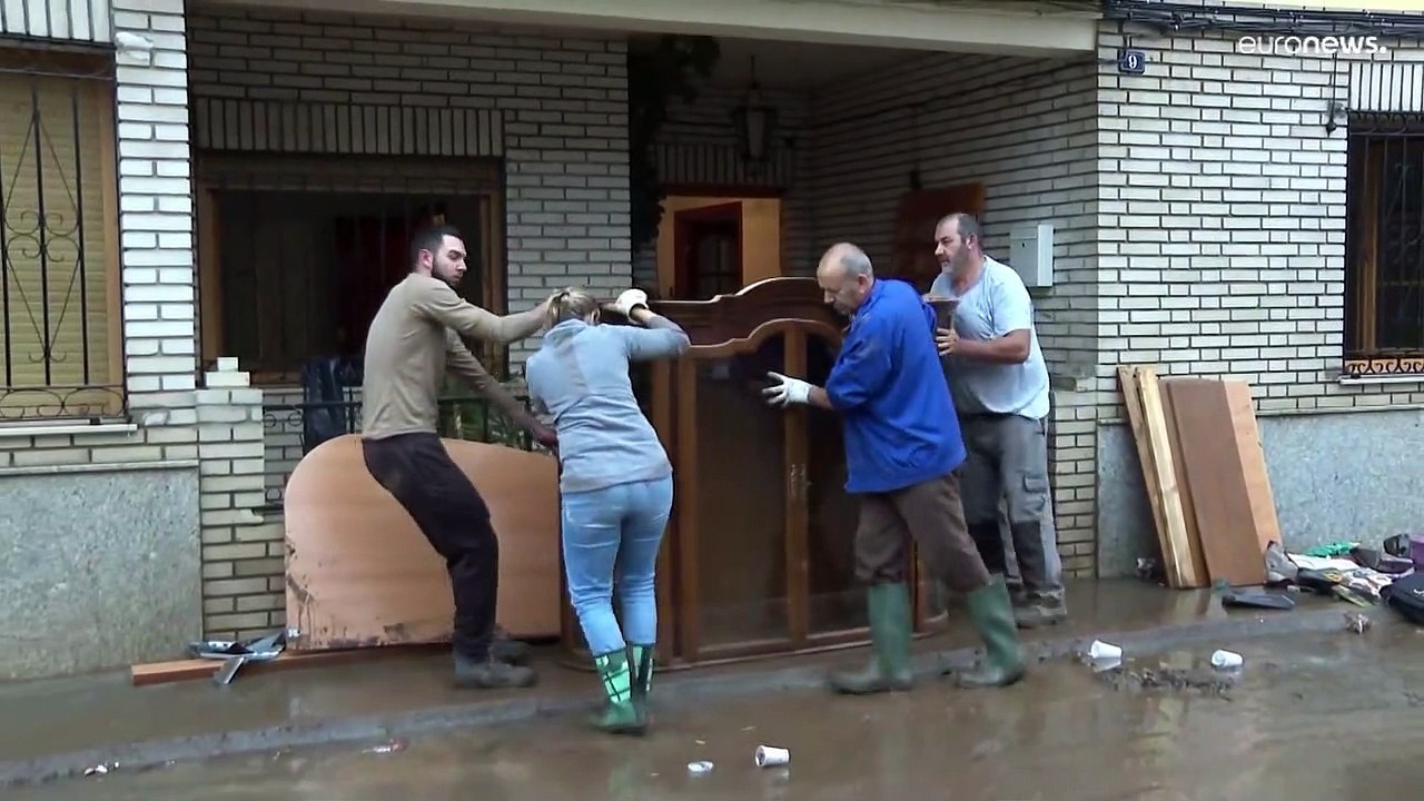 People in Europe and US deal with floods, torna...