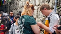 Cientos de turistas atrapados en Machu Picchu debido a las violentas protestas en Perú