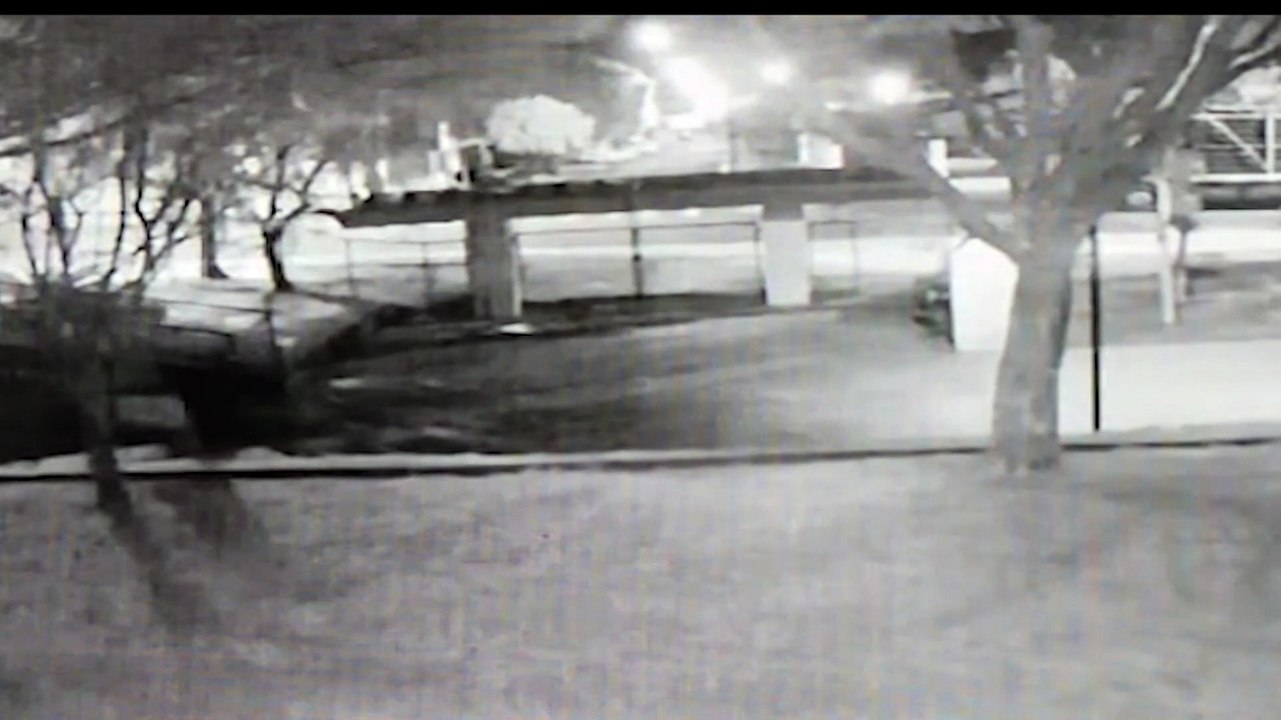 Imagens mostram a ação de ladrões de fios no CAIC do bairro Santa Cruz