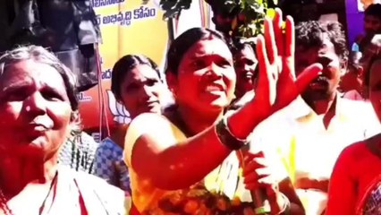 కొల్లాపూర్: మాజీ మంత్రిపై విరుచుకుపడ్డ మహిళలు