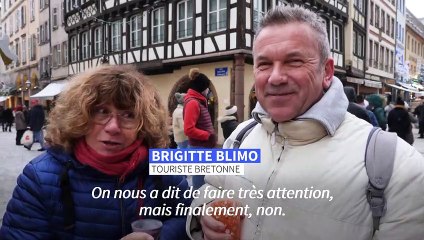 A Strasbourg, le marché de Noël recouvert de neige