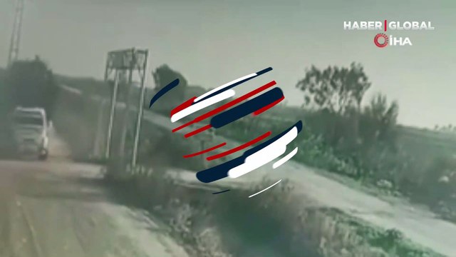 Şaşkına çeviren anlar... Kamyon tek hamleyle köy yolunu değiştirdi