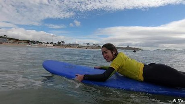 Portugal: disabled children enjoy surfing
