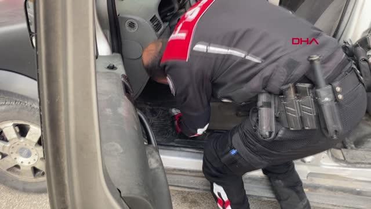 SAHTE PARALARI KOLTUĞUN ALTINDA GİZLEMİŞLER; 2 GÖZALTI