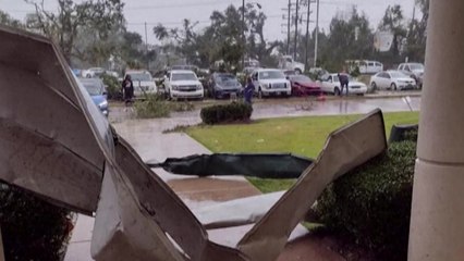 미국 중남부에 겨울 폭풍 강타...토네이도로 2명 사망 / YTN