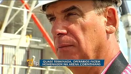 Operários fazem homenagem no Itaquerão