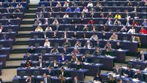Eurodeputados declaram 'Holodomor' ucraniano um ato de genocídio; Novos bombardeios na Ucrânia