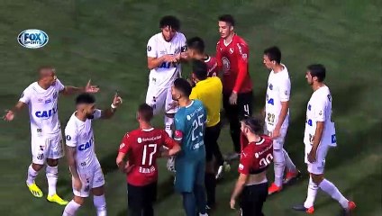 Confira como foi a confusão da torcida do Santos no Pacaembu