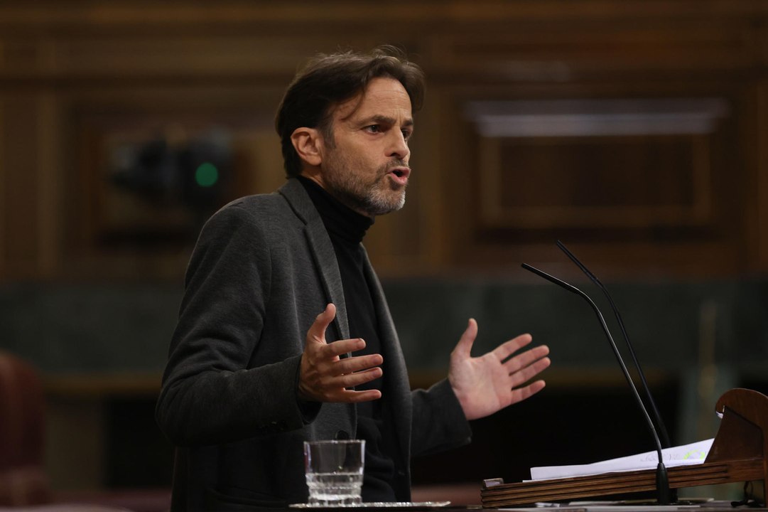 Jaume Asens, a los diputados del PP: "Si la reforma del Código Penal beneficiara a los corruptos, estarían aquí haciendo la conga con M. Rajoy"