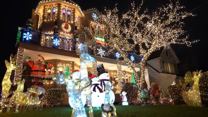 El barrio Dyker Heights, la atracción más brillante de la navidad neoyorquina