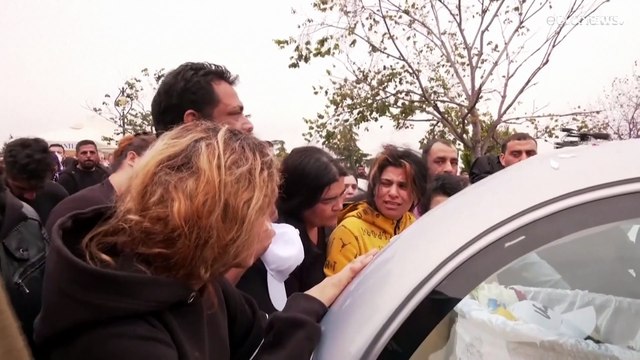 Θρήνος στην κηδεία του 16χρονου Ρομά Κώστα Φραγκούλη