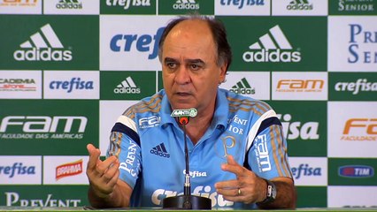 Marcelo Oliveira contesta pênalti contra Verdão