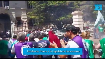 La Plata: incidentes frente a la Legislatura bonaerense