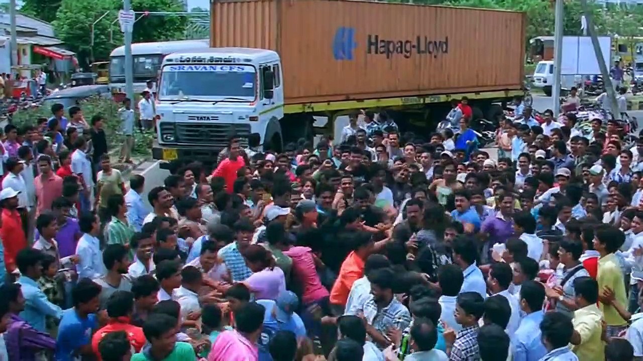 अल्लू अर्जुन ने दुश्मन को रोड पर घुमा घुमा कर पागल कर दिया || Allu Arjun made the enemy mad by turning him around on the road || Allu Arjun Superhit Movies || All Movies Planet