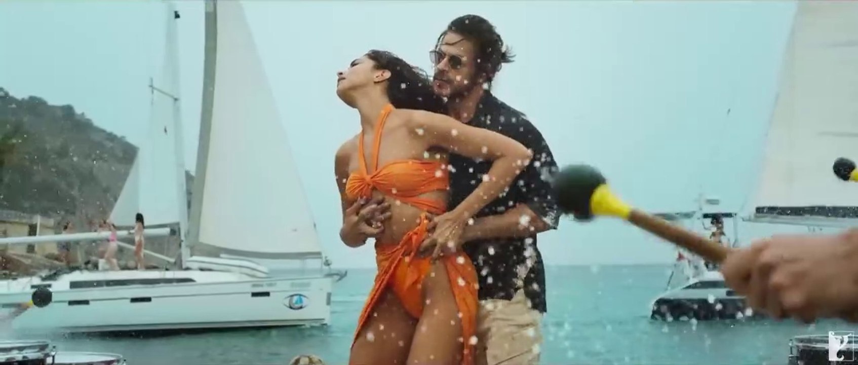 Besharam Rang Song - Pathaan - Shah Rukh Khan, Deepika Padukone - Vishal & Sheykhar - Shilpa, Kumaar