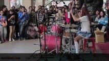Video popolari in Cina  la batterista che incanta!