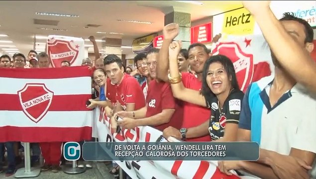 Vencedor do prêmio Puskas Wendell Lira é recebido com festa em Goiás
