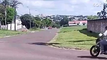 Câmera registra momento de colisão do Bairro Pioneiros Catarinenses