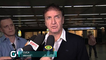Veja o que disse o técnico Cuca no desembarque do Santos em Guarulhos