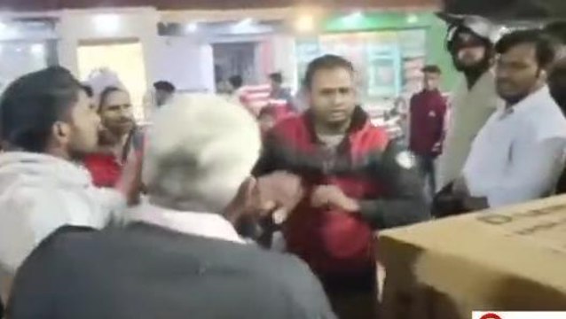 अमरोहा:गजरौला में दो पक्षों में हुई मारपीट का वीडियो हुआ वायरल