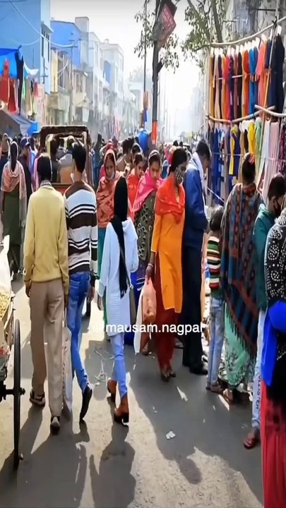 Kya hota hai jab aap apna phone kisi ko dete hai