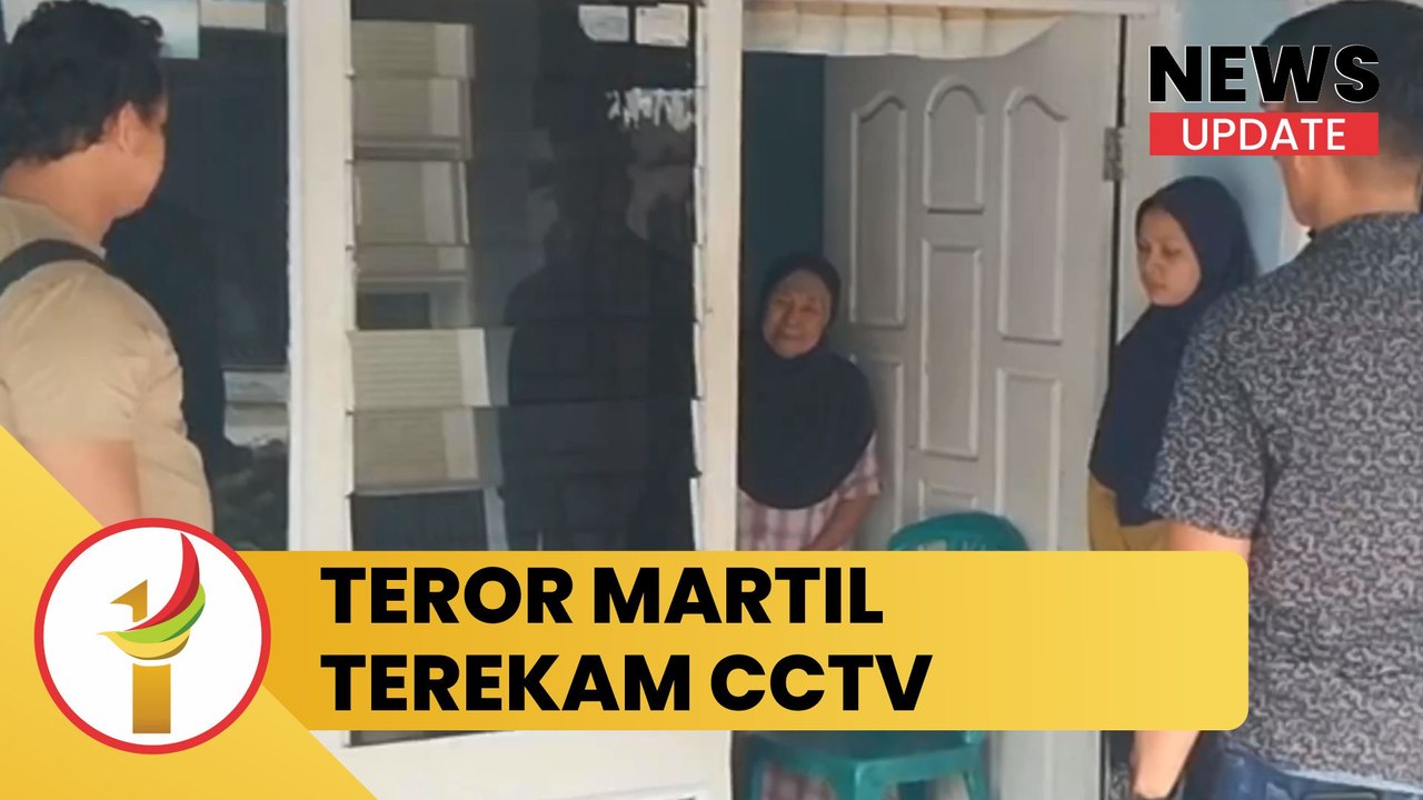 Dua orang tidak dikenal terekam kamera CCTV melempar martil ke rumah warga