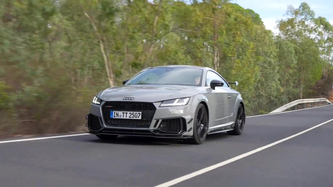 Der Audi TT RS Coupé iconic edition - Form braucht Funktion - Legendärer 5-Zylinder bringt unvergleichlichen Sound