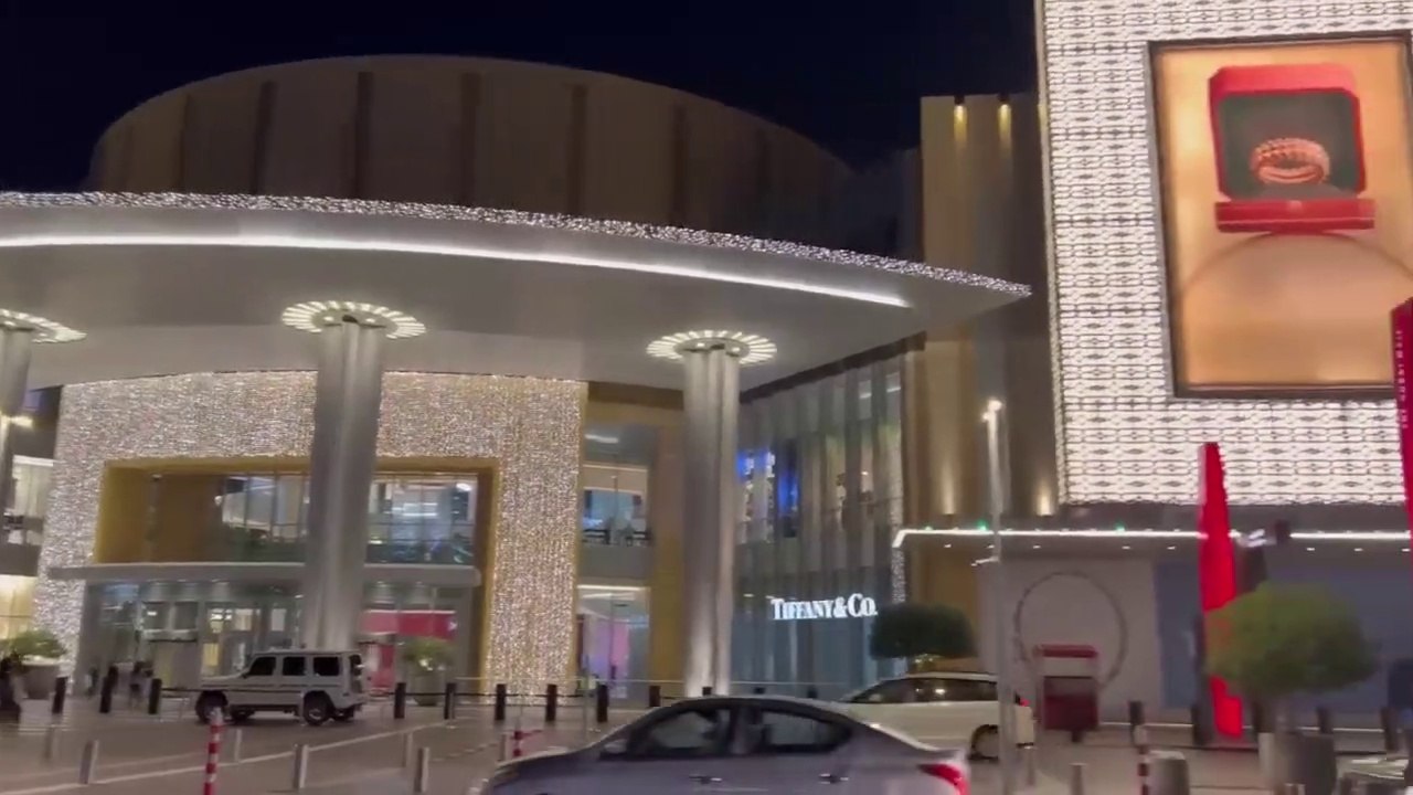 #ONPASSIVE _Wow, Amazing View In DUBAI MALL _ 16_12_2022 _ Biggest Digital Screens _ Must Watch _