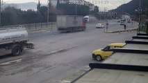Kocaeli'de tankerin çarptığı hafif ticari araçtaki 3 kişi öldü
