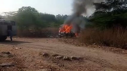 VIDEO:  कार में आग, जिंदा जला शिक्षक