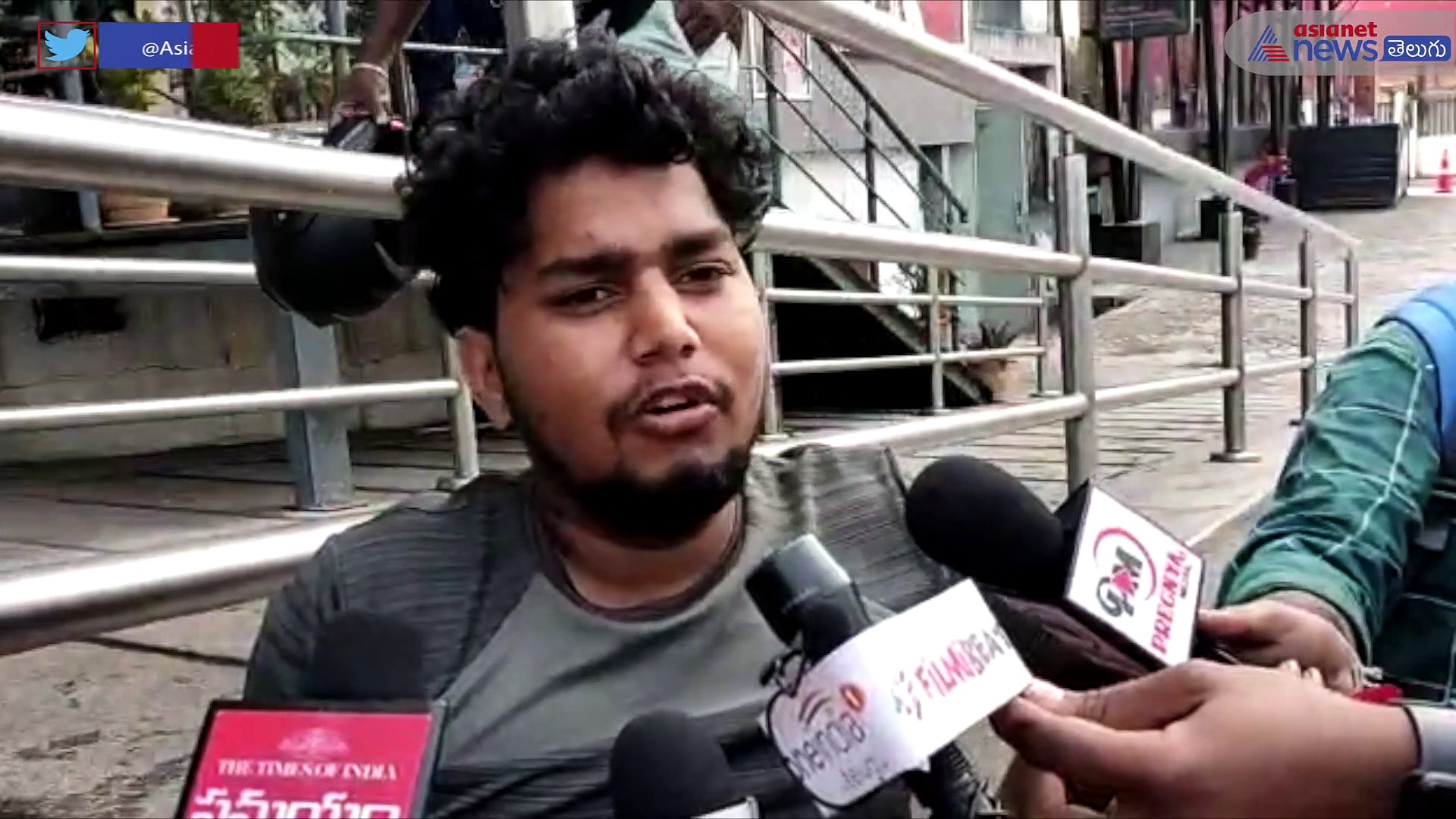 సినిమా మొత్తం ల్యాగు...కేవ్..కేవ్ మని అరుపులు తప్ప ఏమి లేవు...