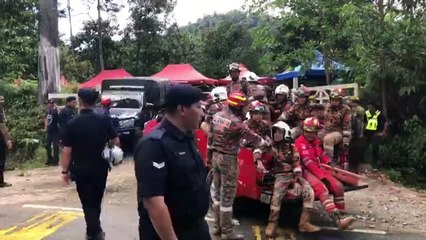 قتلى وعشرات المفقودين في انهيار أرضي في ماليزيا