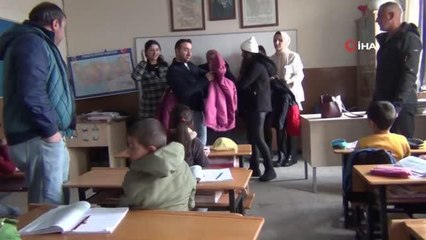 Bin 467 kilometrelik iyilik yolculuğu: Kars'taki ihtiyaç sahibi çocuklara kışlık mont dağıttı