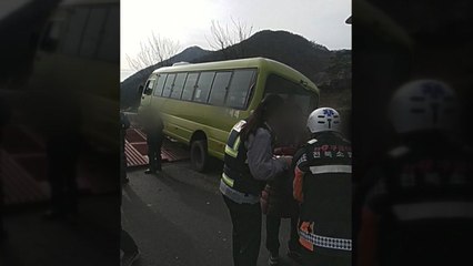빙판길에 마을버스 미끄러져...탑승객 7명 부상 / YTN