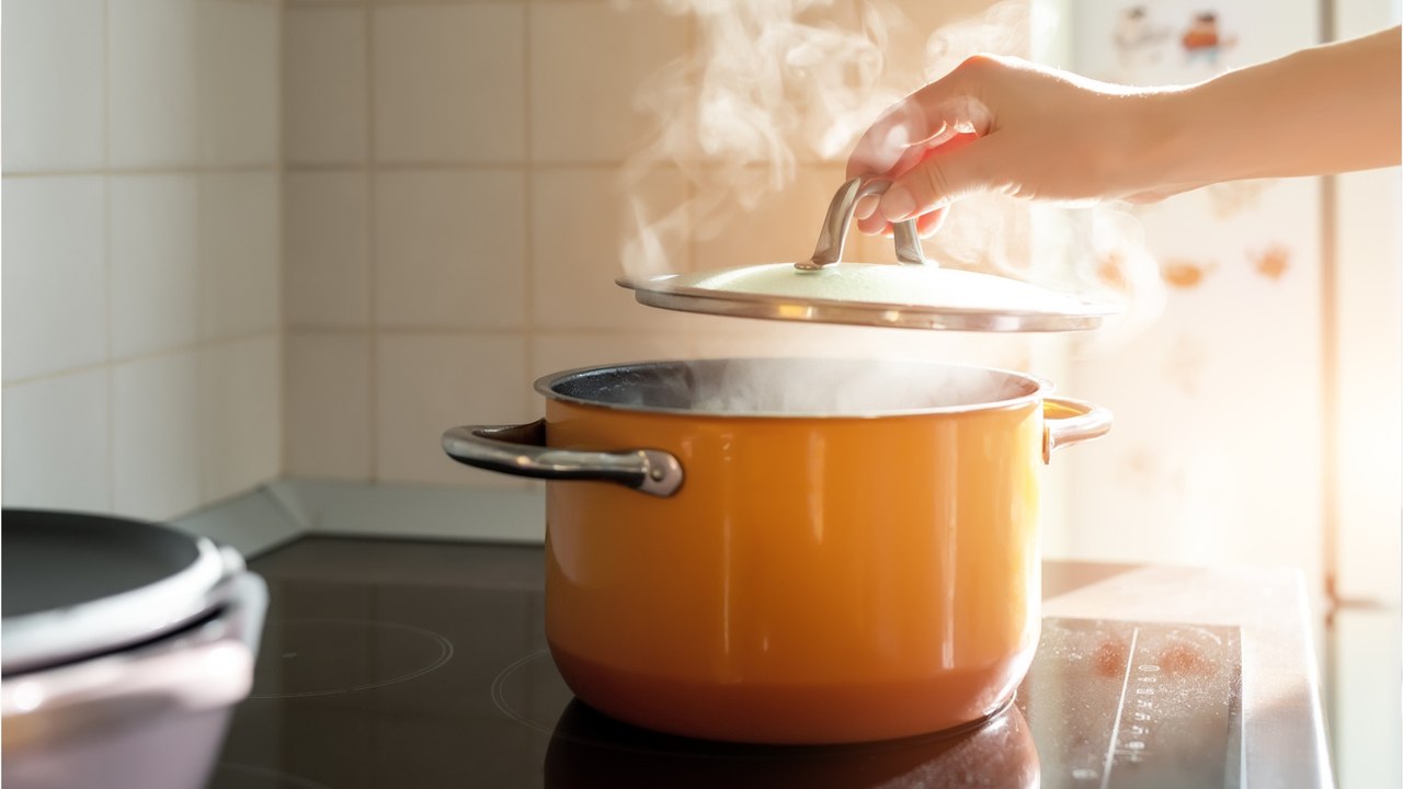 Tipp zum Stromsparen: Wie kann man mit Restwärme kochen?