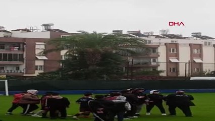 SPOR 4 kırmızı kartın çıktığı maç sonrası saha karıştı