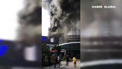 Levent’te bulunan AVM’de büyük yangın