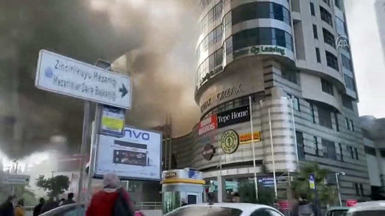 Levent'te AVM yangını