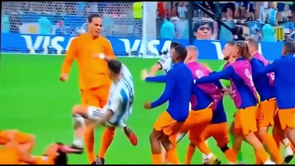 Kronologi Keributan Antara Virgil Van Dijk dengan Leandro Paredes