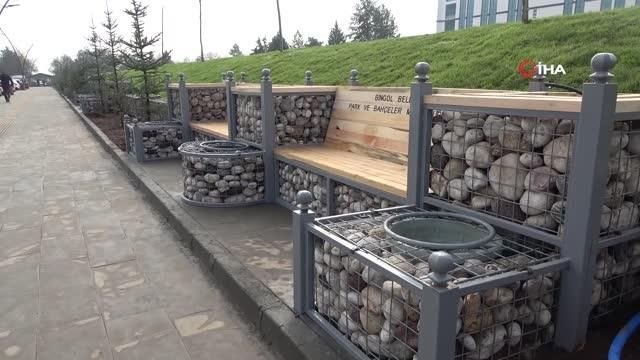 Genç Caddesi'ndeki yürüyüş ve dinlenme alanı tamamlandı