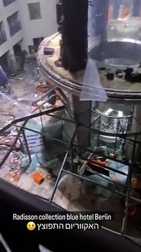 Allemagne: Un aquarium géant, haut d'une quinzaine de mètres et situé dans la cour d'un hôtel prestigieux de Berlin, éclate et fait deux blessés - VIDEO