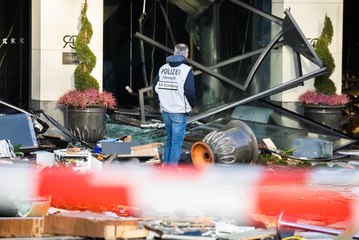 Un aquarium géant de 16 mètres de haut explose dans un hôtel à Berlin