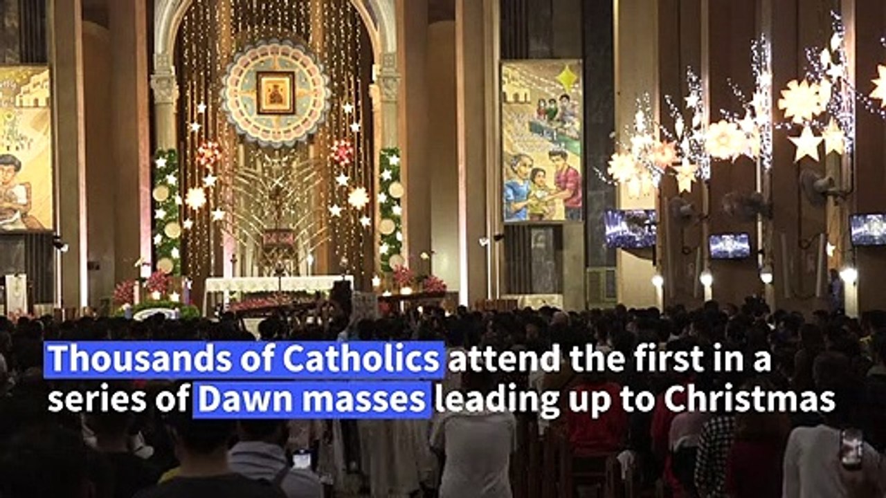 catholics-in-the-philippines-celebrate-christmas-dawn-mass-video