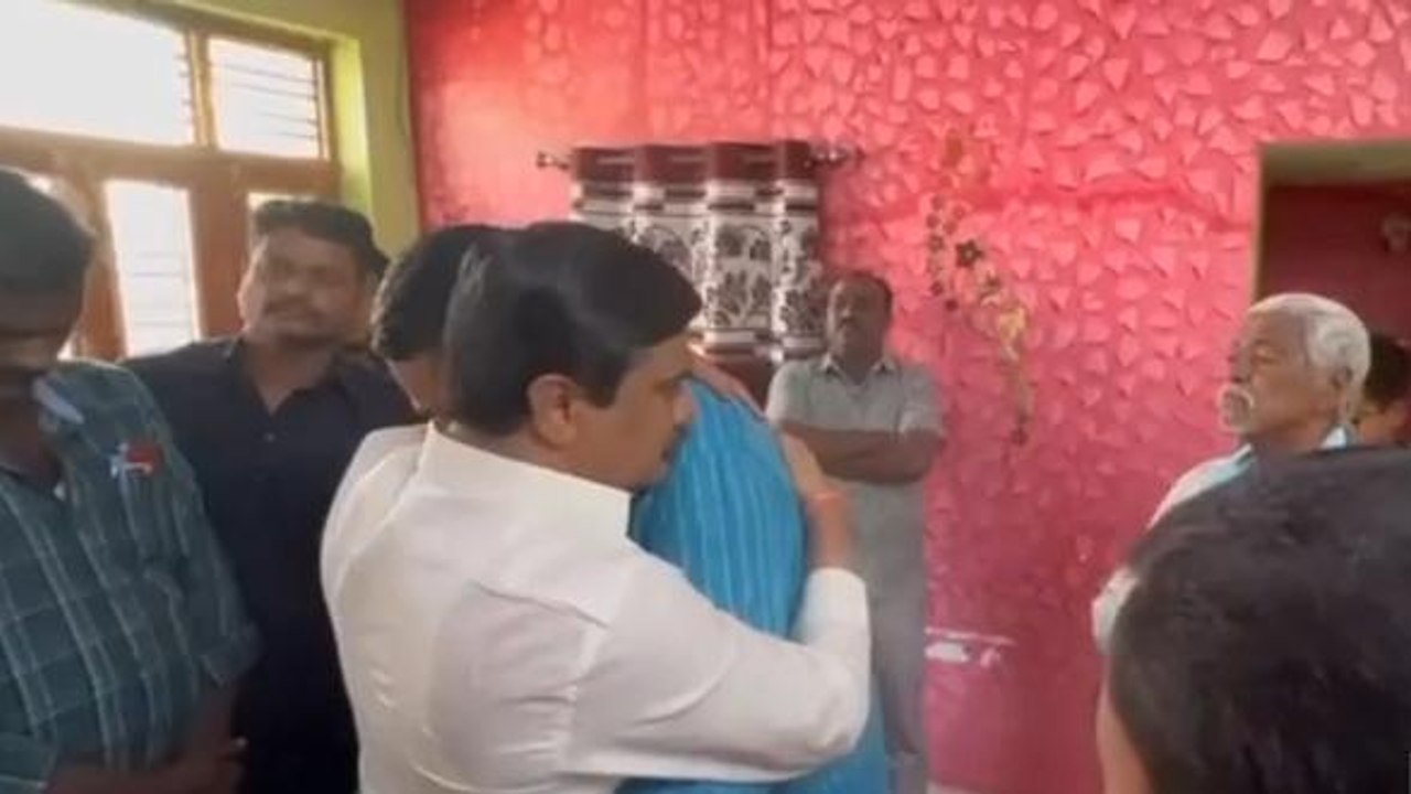 బాల్కొండ: అధైర్య పడకండి.. వారికి భరోసా ఇచ్చిన మంత్రి వేముల..!