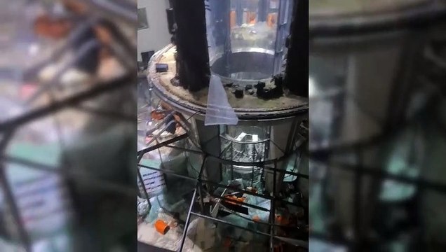 Revienta el AquaDom, el acuario cilíndrico más grande del mundo