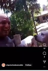 El nuevo participante de Gran Hermano Ariel Ansaldo, dándole café caliente a su perro