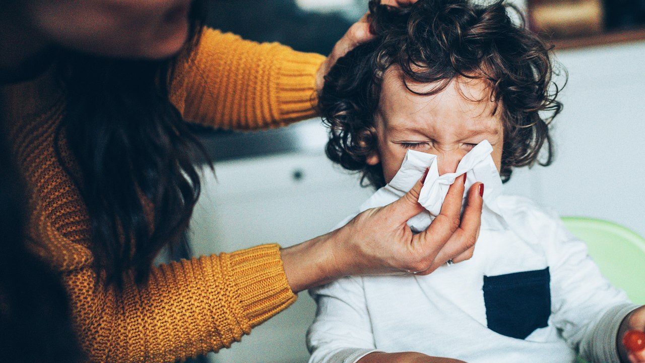 So lernt dein Kind Nase putzen