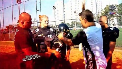 Repórter da TV Gazeta explica futebol americano no Timão