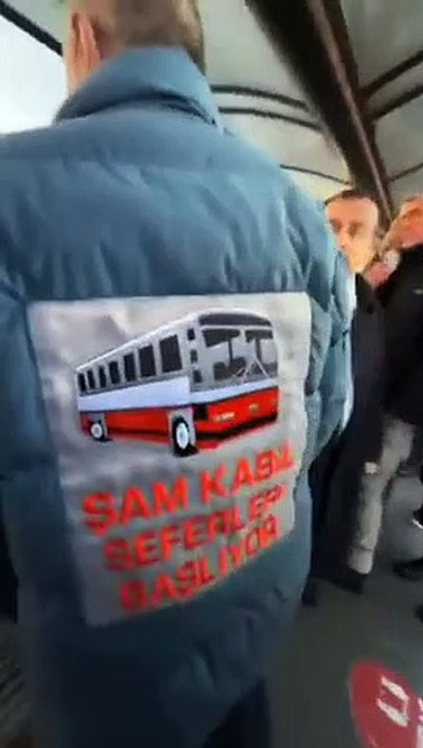 Ümit Özdağ “Zafer Turizm” montuyla metrobüse bindi - Dailymotion Video