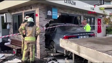 Beşiktaş'ta otomobille taksi durağına daldı